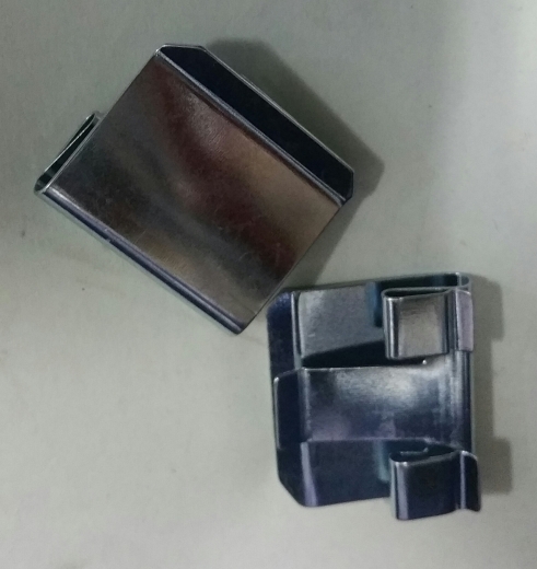 Halteklammer Kühlerabdeckung oben