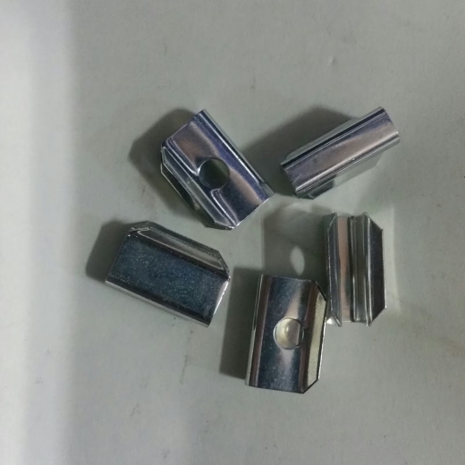 Spannklammer Kühlergrill